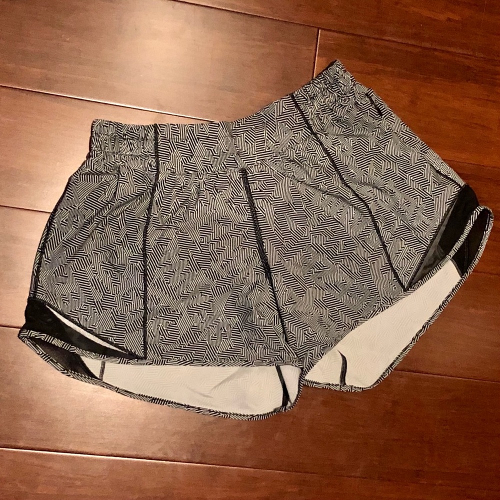NWOT lululemon Tracker shorts - size 6 tall